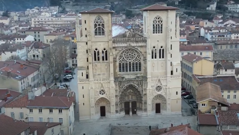 Suivi de chantier d'une rénovation de Cathédrale en drone et caméra - documentaire très rare proche de Lyon