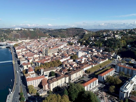 Notre zone d'activité pour ce service Réaliser des images de drone d'intérieur d'église, de cathédrale ou de monument